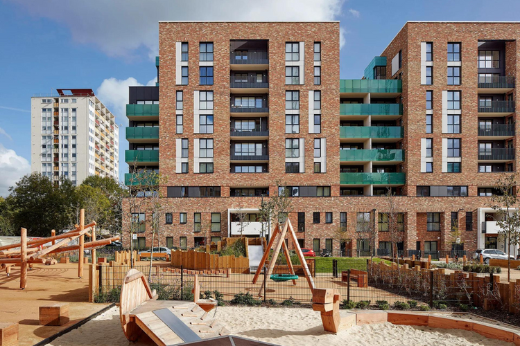 Acton Gardens Modern Decking – Envirobuild Commercial